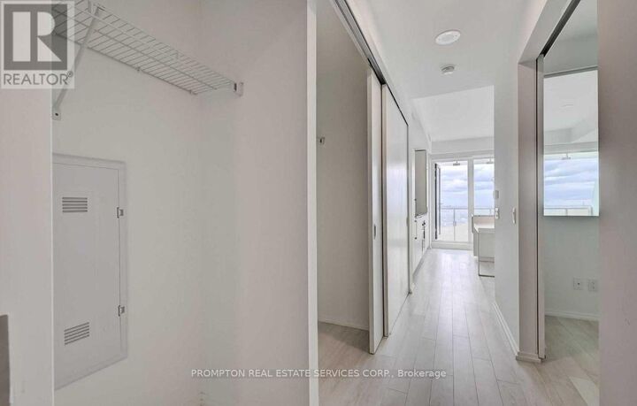 Property Photo:  197 Yonge Street 3511  ON M5B 0C1 