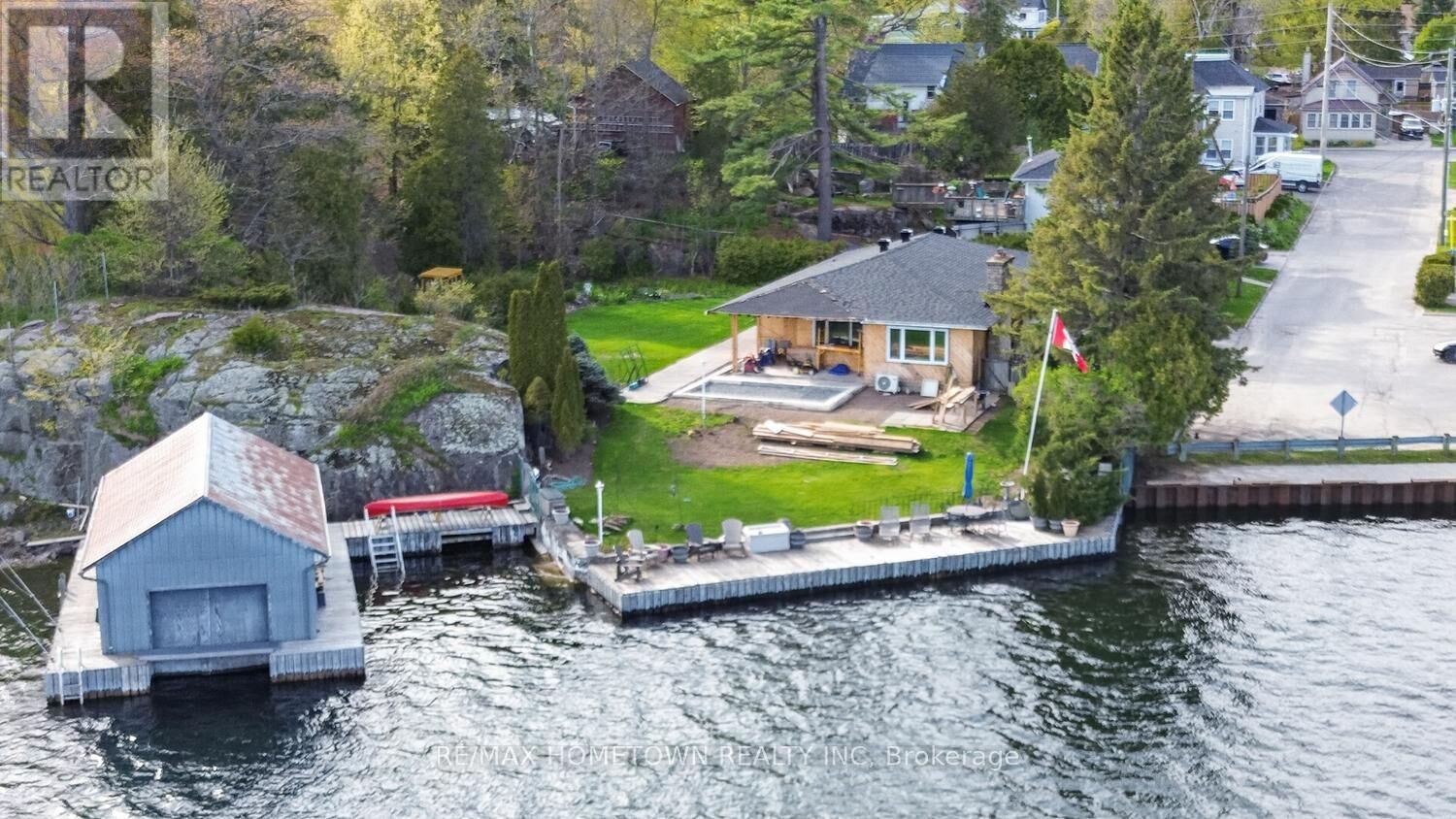 Property Photo: 14 Thomas Street ON K6V 5L1