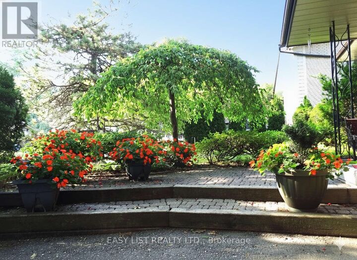 Property Photo:  1035 Oshawa Boulevard North  ON L1G 5V7 