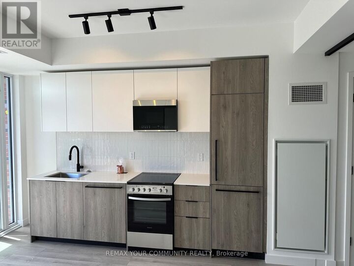 Property Photo:  1635 Military Trail 421  ON M1C 1B2 