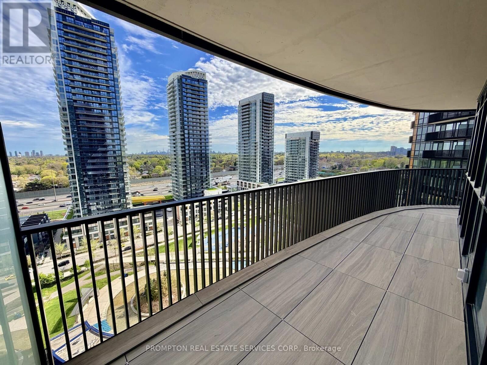 Property Photo:  68 Esther Shiner Boulevard 1702  ON M2K 0J6 