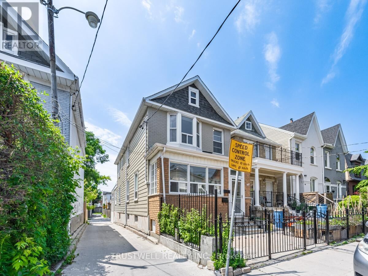 Property Photo:  90 Galt Avenue C  ON M4M 2Z3 
