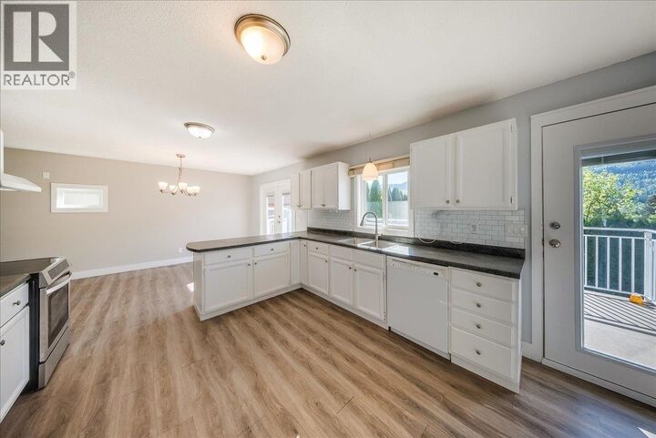 Property Photo: 909 7th Street BC V0G 1P0
