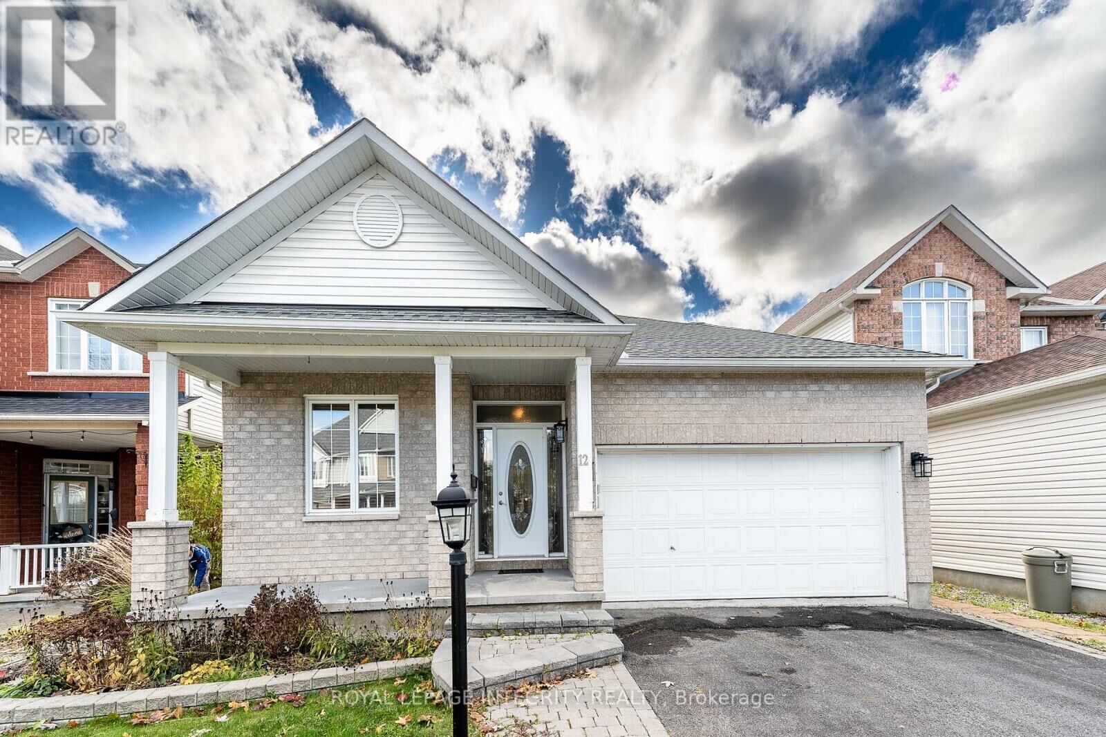 Property Photo:  12 Maple Stand Way  ON K2G 6P4 