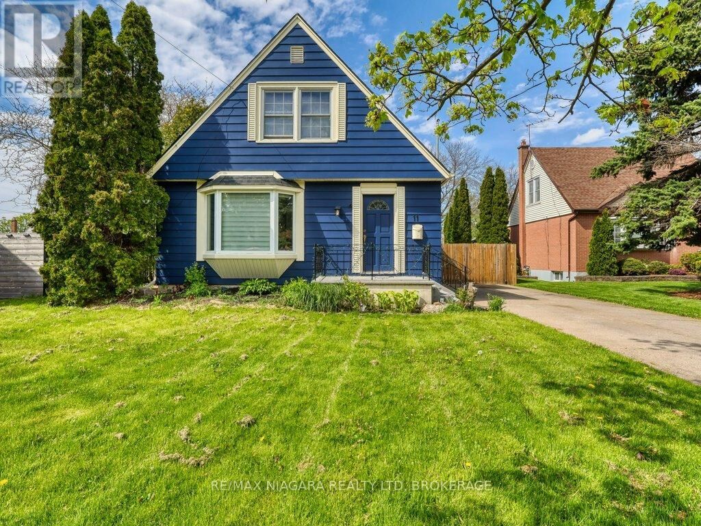 Property Photo:  11 Winnifred Avenue  ON L2M 5X2 