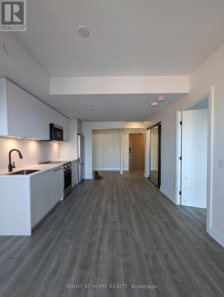 Property Photo:  2369 Danforth Avenue 313  ON M4C 1K8 