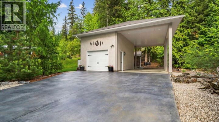 Property Photo: 427 Bayles Road BC V0G 1R1