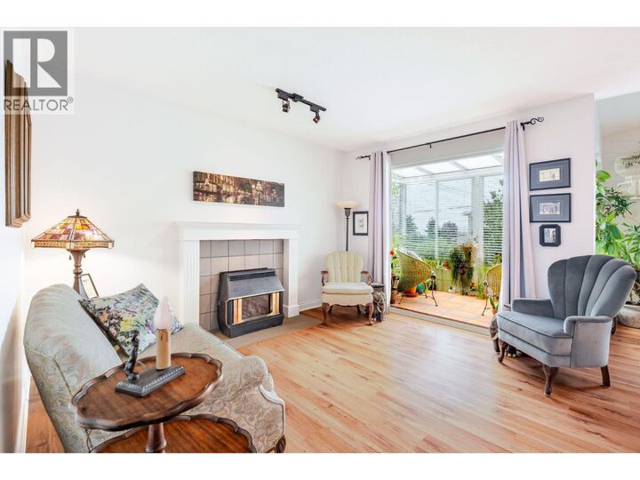 Property Photo:  3298 Mahon Avenue  BC V7N 3T5 