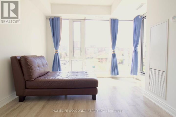 Property Photo:  9618 Yonge Street 322  ON L4C 0X5 