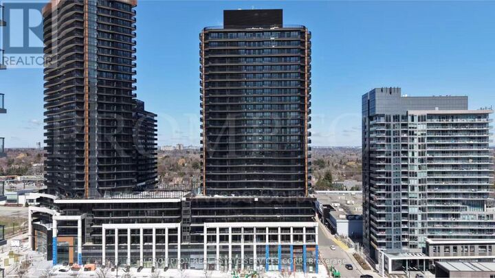 Property Photo: 18 Esther Shiner Boulevard 1109 ON M2K 0J7