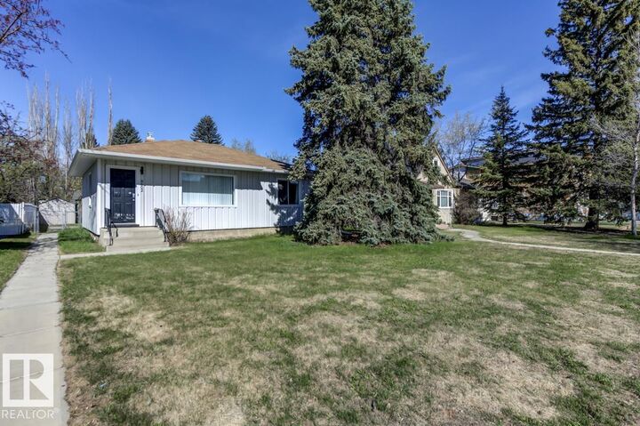 Property Photo:  9602 90 Street NW  AB T6C 3M5 