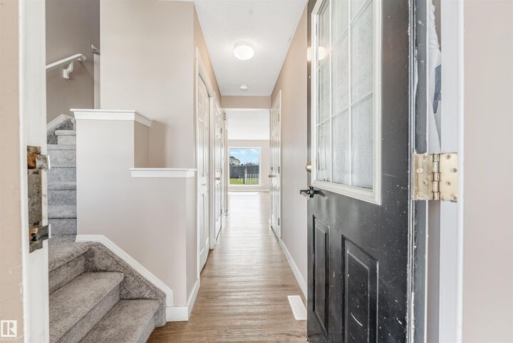 Photo de la propriété:  2131 37B Avenue NW  AB T6T 1R7 