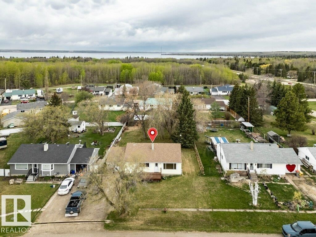 Property Photo: 4809 32 St. AB T0C 2C0