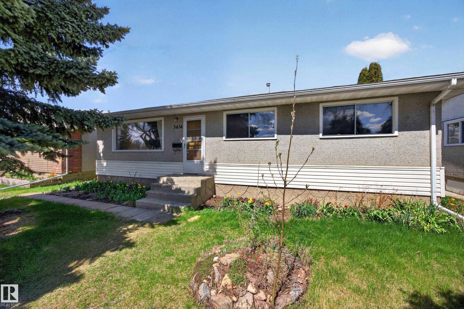Property Photo:  3434 120 Avenue NW  AB T5W 1M4 