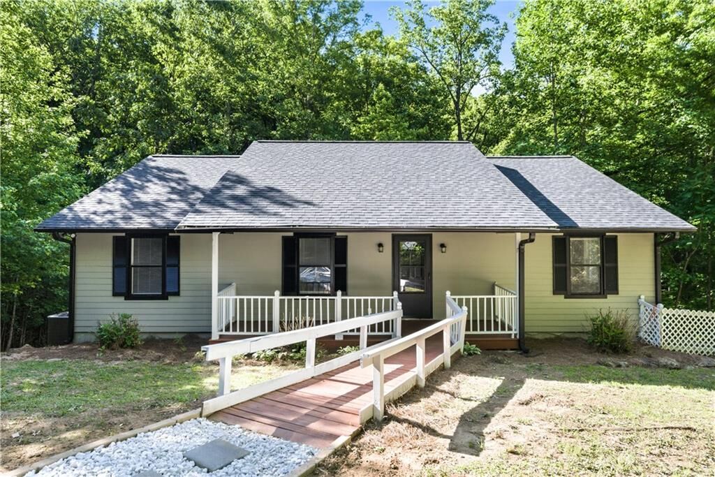 Property Photo:  1029 Woodlawn Drive  GA 30528 