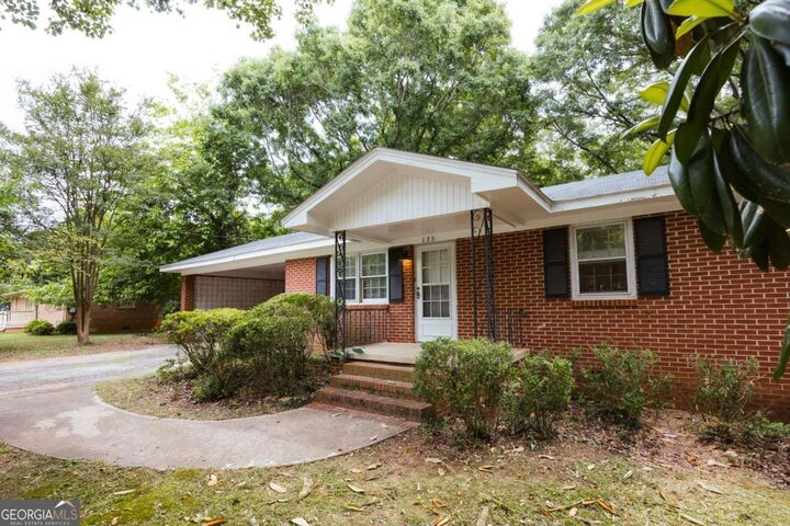 Property Photo:  135 Cavalier Court  GA 30606 