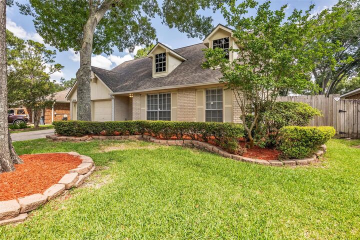 Property Photo:  3004 Cloverdale Drive  TX 77573 