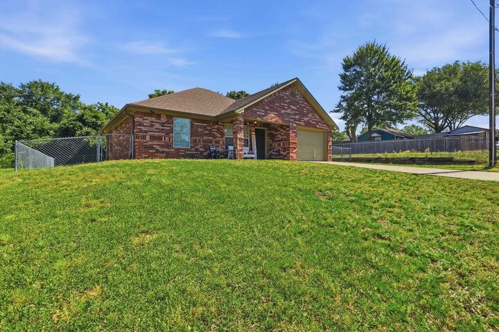 Property Photo:  401 Crosby  TX 75771 