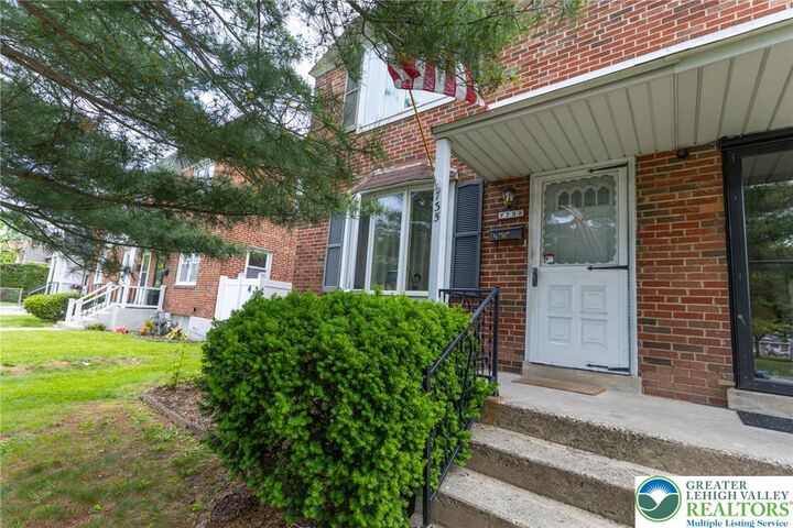 Property Photo:  735 N Plymouth Street  PA 18109 