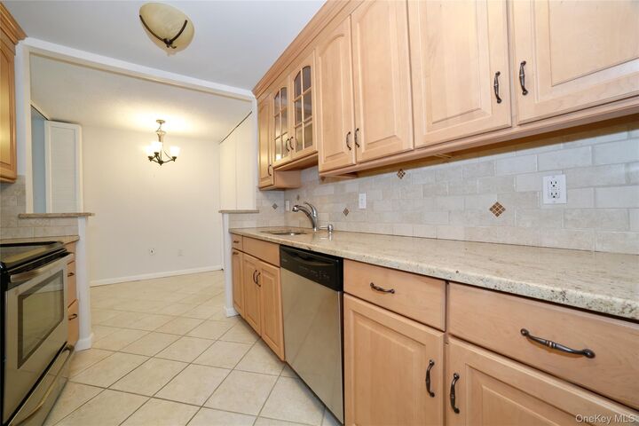 Property Photo:  300 High Point Drive 502  NY 10530 