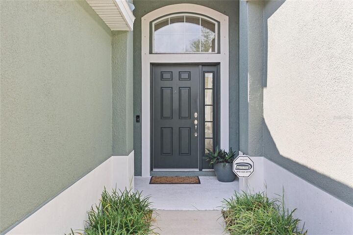 Property Photo: 10228 Avelar Ridge Drive FL 33578