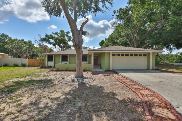 Property Photo:  2824 Bellwood Drive  FL 33511 