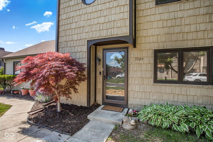 Property Photo:  5924 Highgate Circle E  IN 46250 
