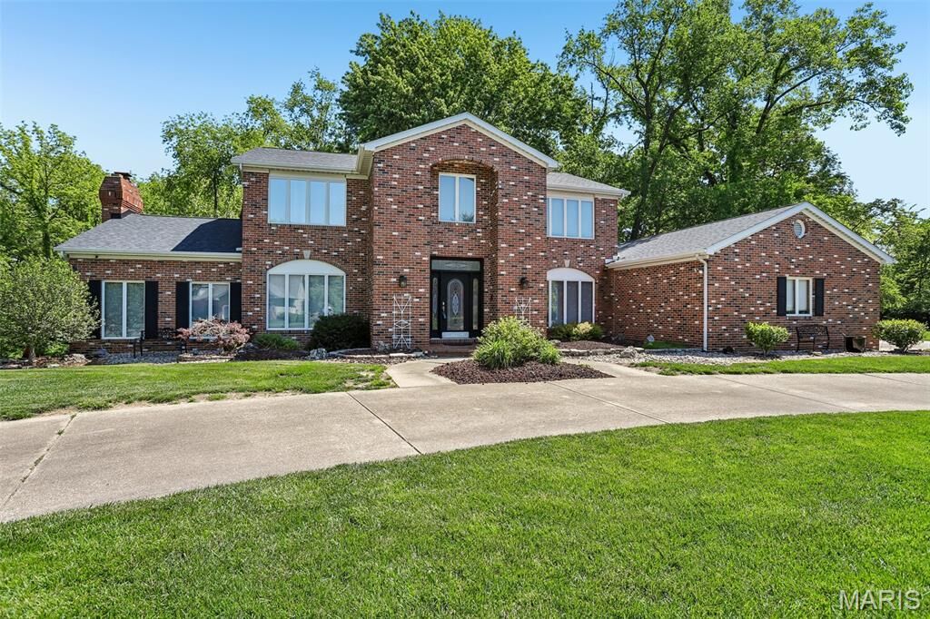 Property Photo:  325 Deer Run Lane  IL 62034 