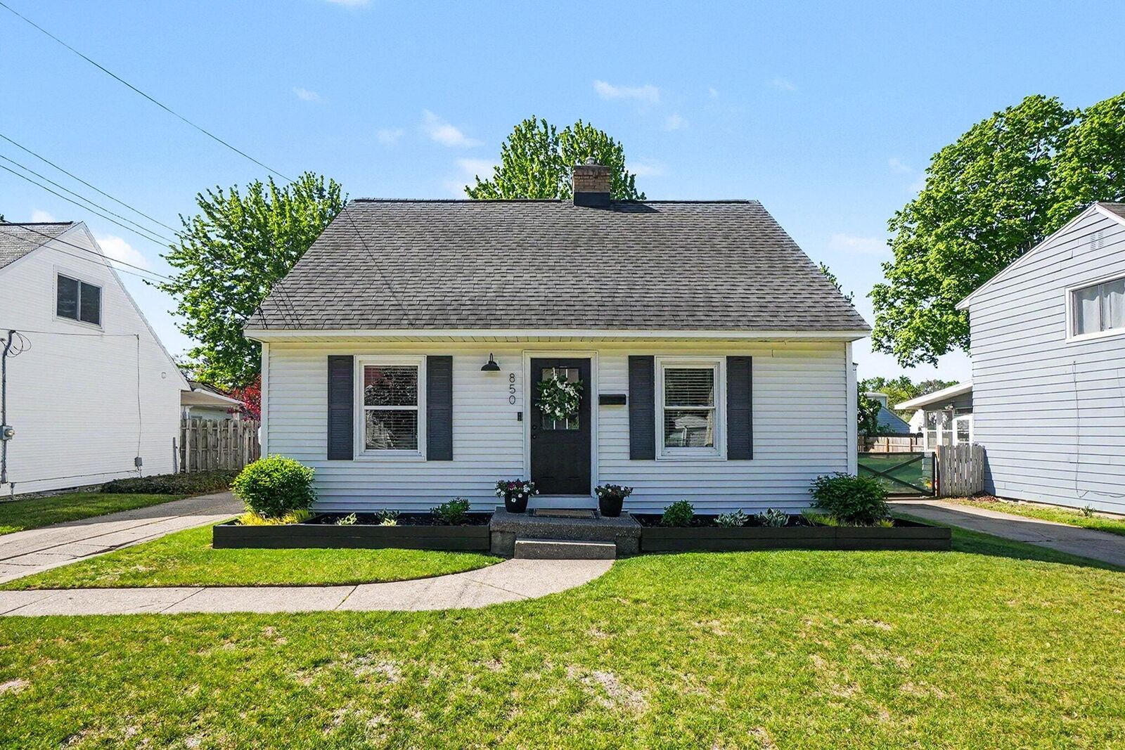 Property Photo:  850 Colrain Street SW  MI 49509 