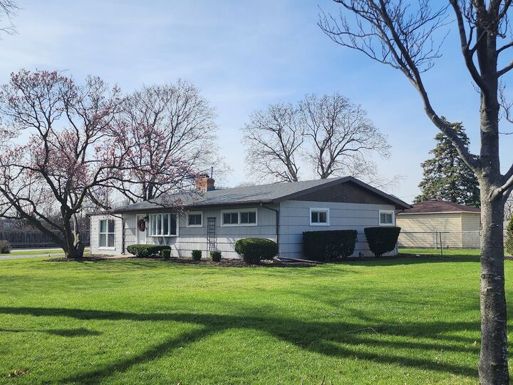 Property Photo: 657 W Armitage Avenue IL 60126