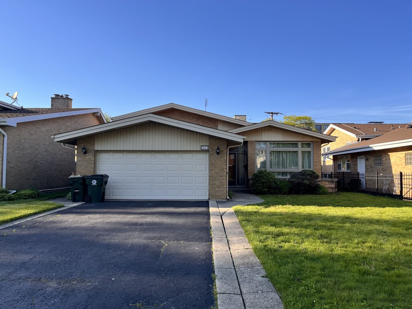 Property Photo:  4640 W Estes Avenue  IL 60712 