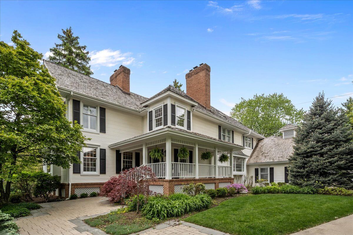 Property Photo:  1009 Ashley Lane  IL 60048 