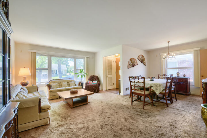 Property Photo:  