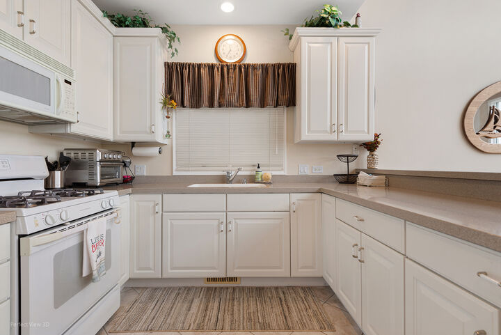Property Photo:  