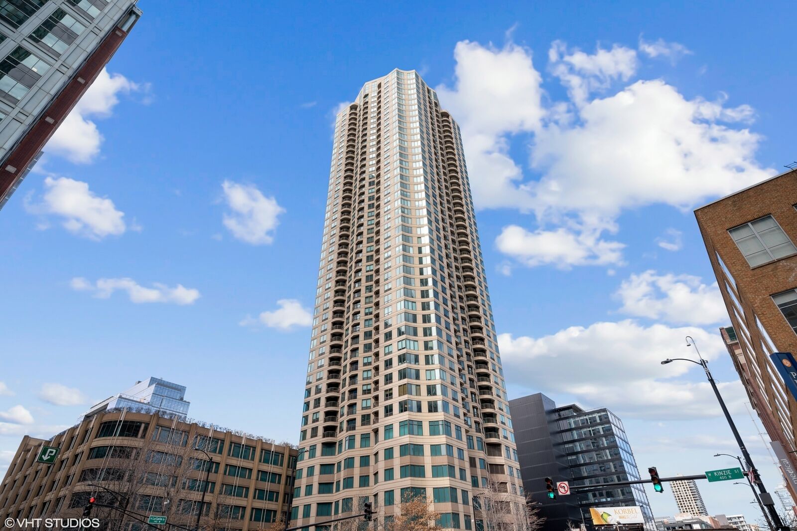 Property Photo: 400 N Lasalle Drive 4509 IL 60654