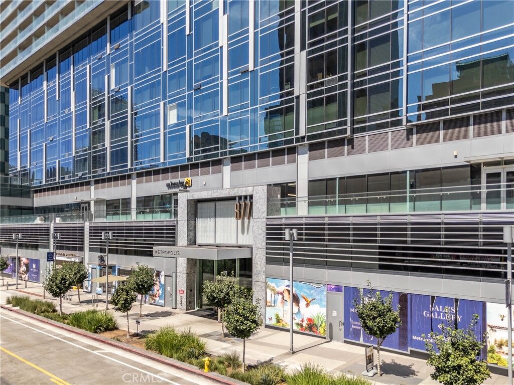 Property Photo:  877 Francisco Street 819  CA 90017 