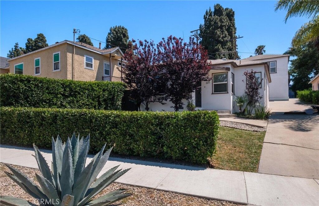 Property Photo:  610 E Fairview Boulevard  CA 90302 