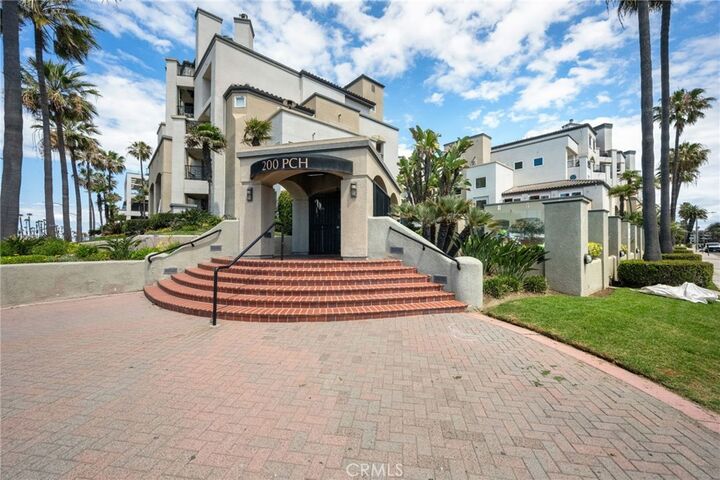 Property Photo:  200 Pacific Coast M-9  CA 92648 