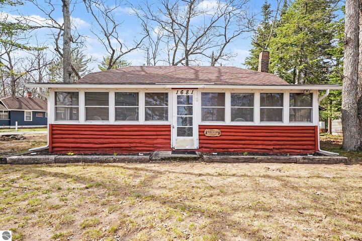 Property Photo:  1681 Louks Street  IN 47748 