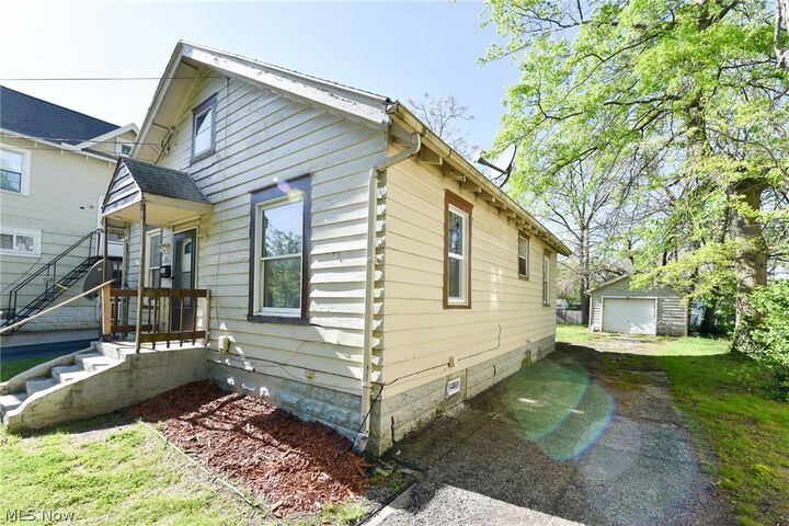 Property Photo:  761 E Crosier Street  OH 44306 