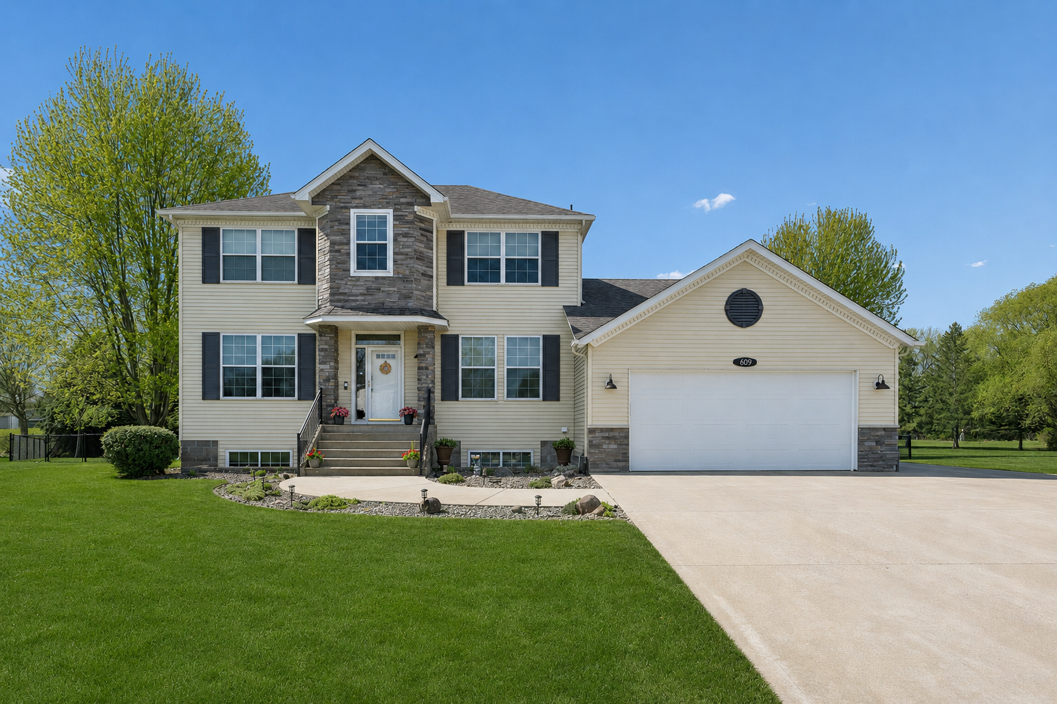 Property Photo:  609 20th Avenue N  MN 56377 