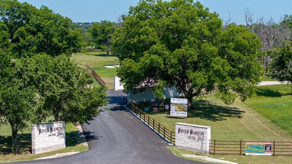 Property Photo:  2004 River Ranch Circle  TX 76087 