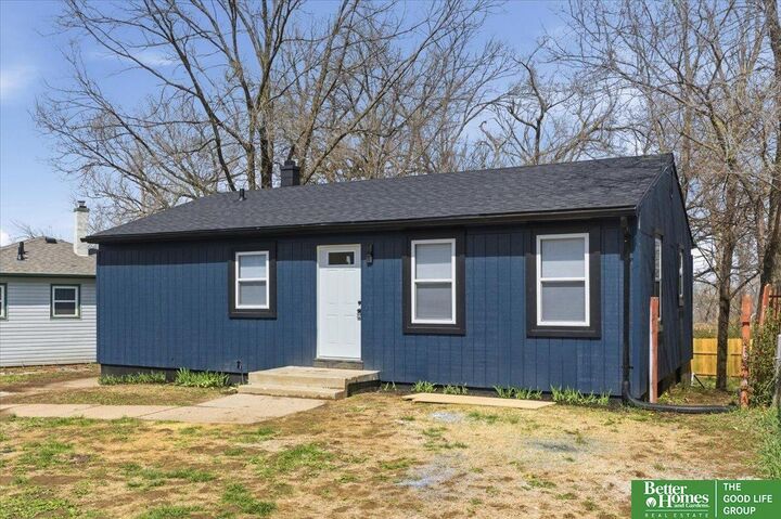 Property Photo:  7407 N 34 Street  NE 68112 