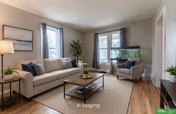 Property Photo: 940 E 6 Street NE 68025