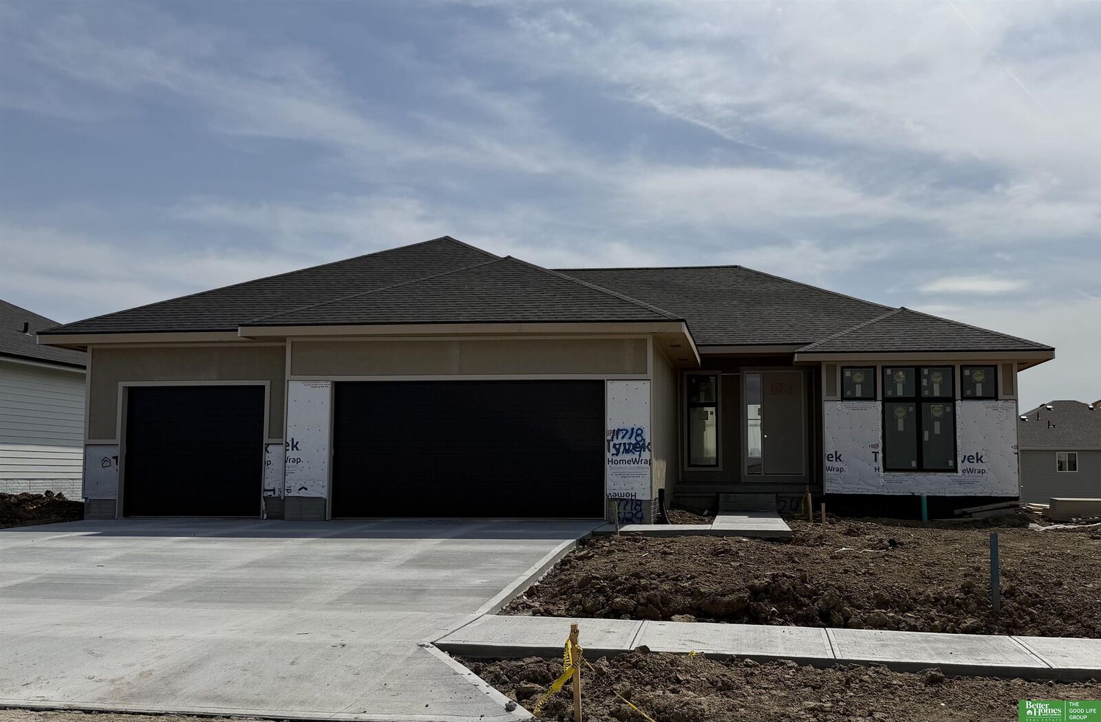 Property Photo: 11718 S 124th Avenue NE 68046