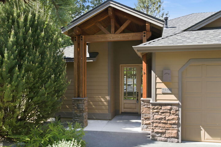 Property Photo: 2550 NW Locke Court OR 97703