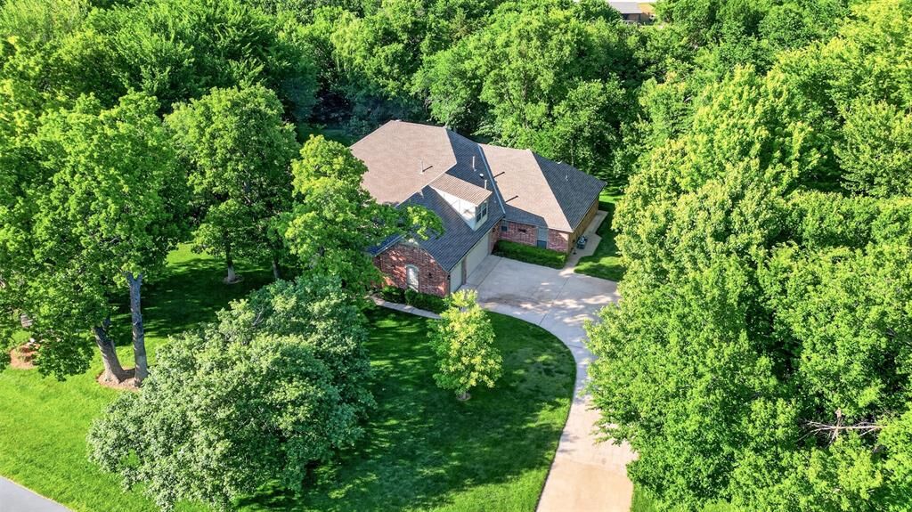Property Photo:  7400 Oakwood Creek Road  OK 73034 