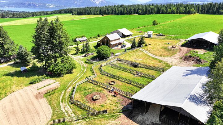 Property Photo: 2990 50 Street NW BC V1E 4M2