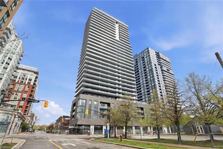 Property Photo:  2075 Lakeshore Road 702  ON L7R 0H3 