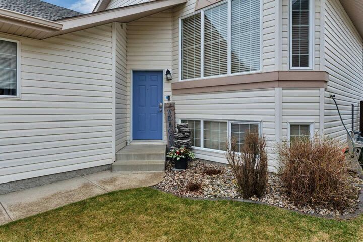 Property Photo:  6003 43 Avenue Close  AB T4T 1W3 